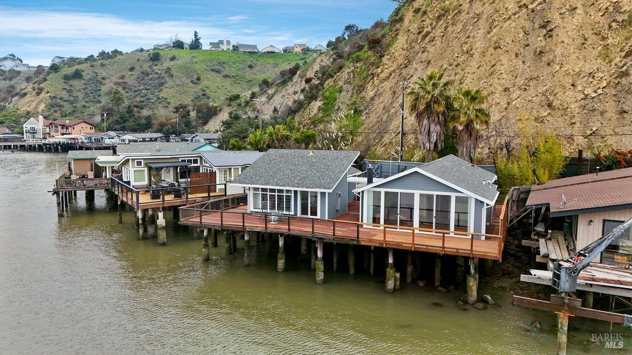 Detail Gallery Image 2 of 57 For 34 Sandy Beach Rd, Vallejo,  CA 94590 - 2 Beds | 2 Baths