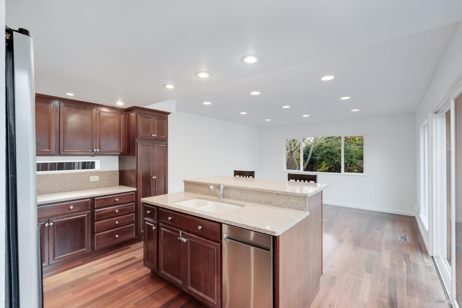 Detail Gallery Image 6 of 35 For 5330 Marit Dr, Santa Rosa,  CA 95409 - 3 Beds | 2/1 Baths