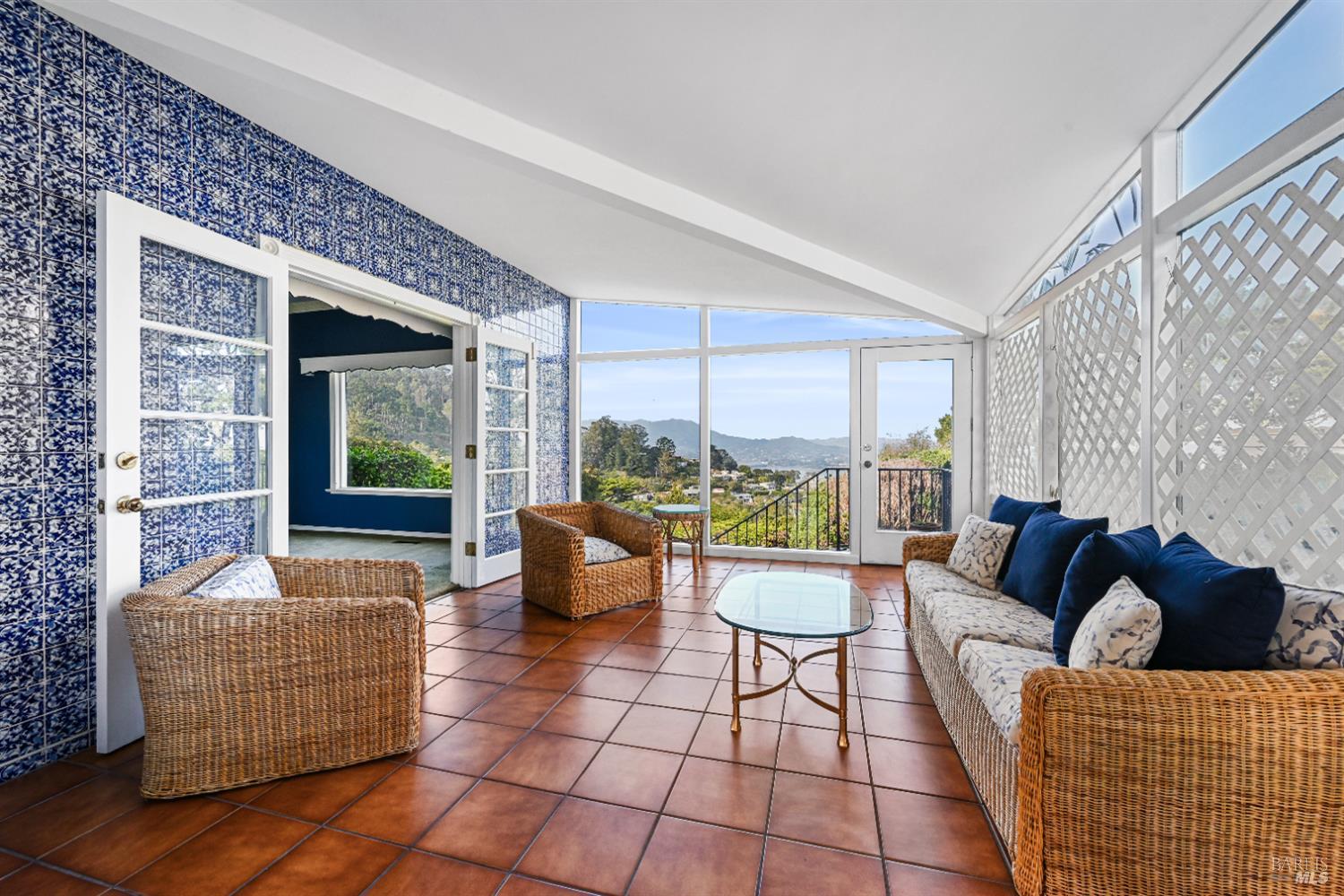 Detail Gallery Image 11 of 51 For 102 Cloud View Rd, Sausalito,  CA 94965 - 2 Beds | 1 Baths