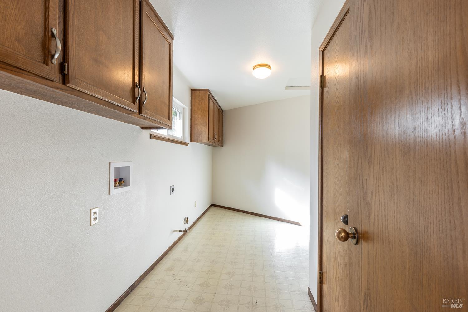 Detail Gallery Image 22 of 52 For 324 Burgundy Rd, Healdsburg,  CA 95448 - 3 Beds | 2/1 Baths