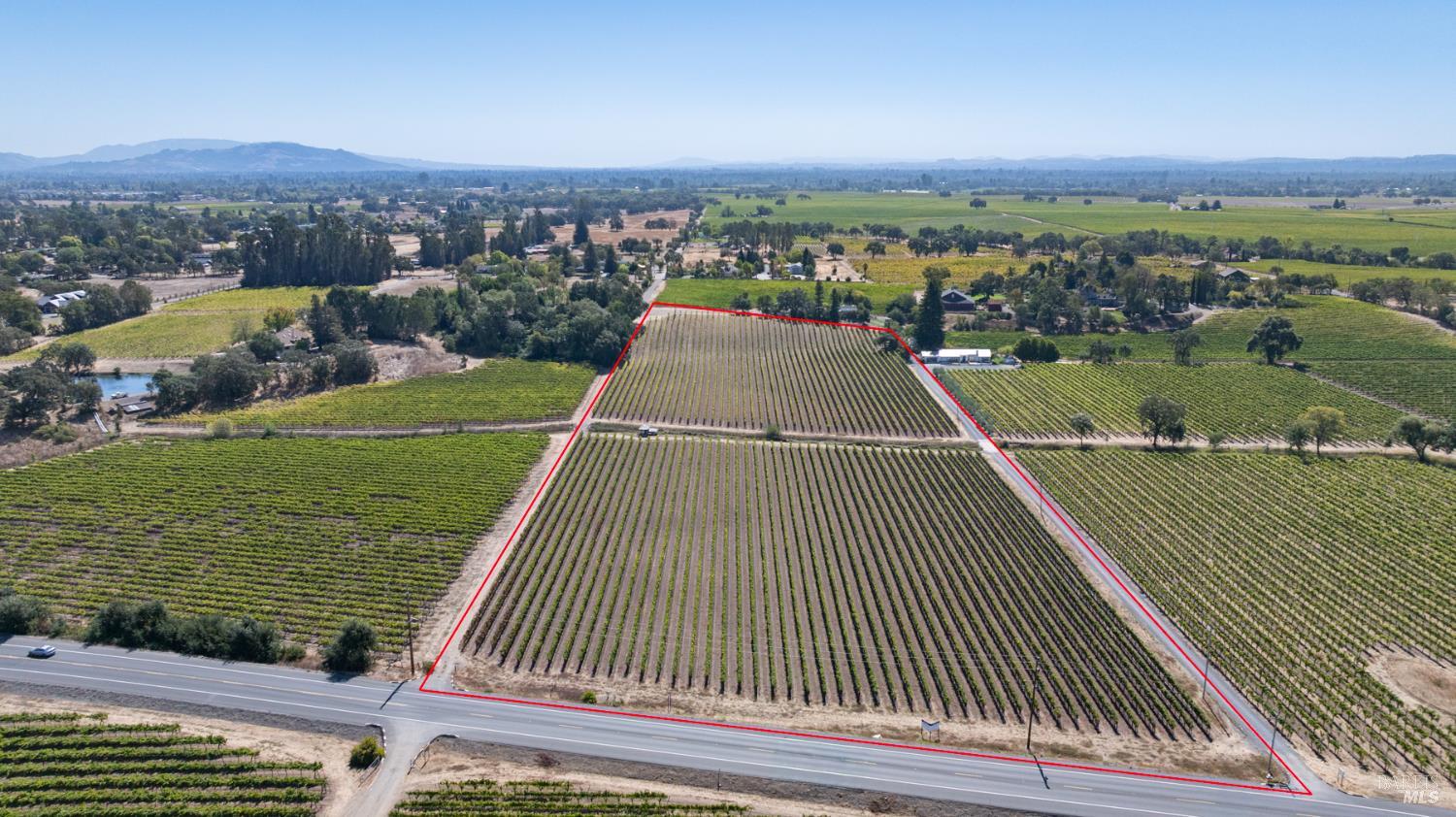 Detail Gallery Image 10 of 18 For 3000 River Rd, Windsor,  CA 95492 - – Beds | – Baths