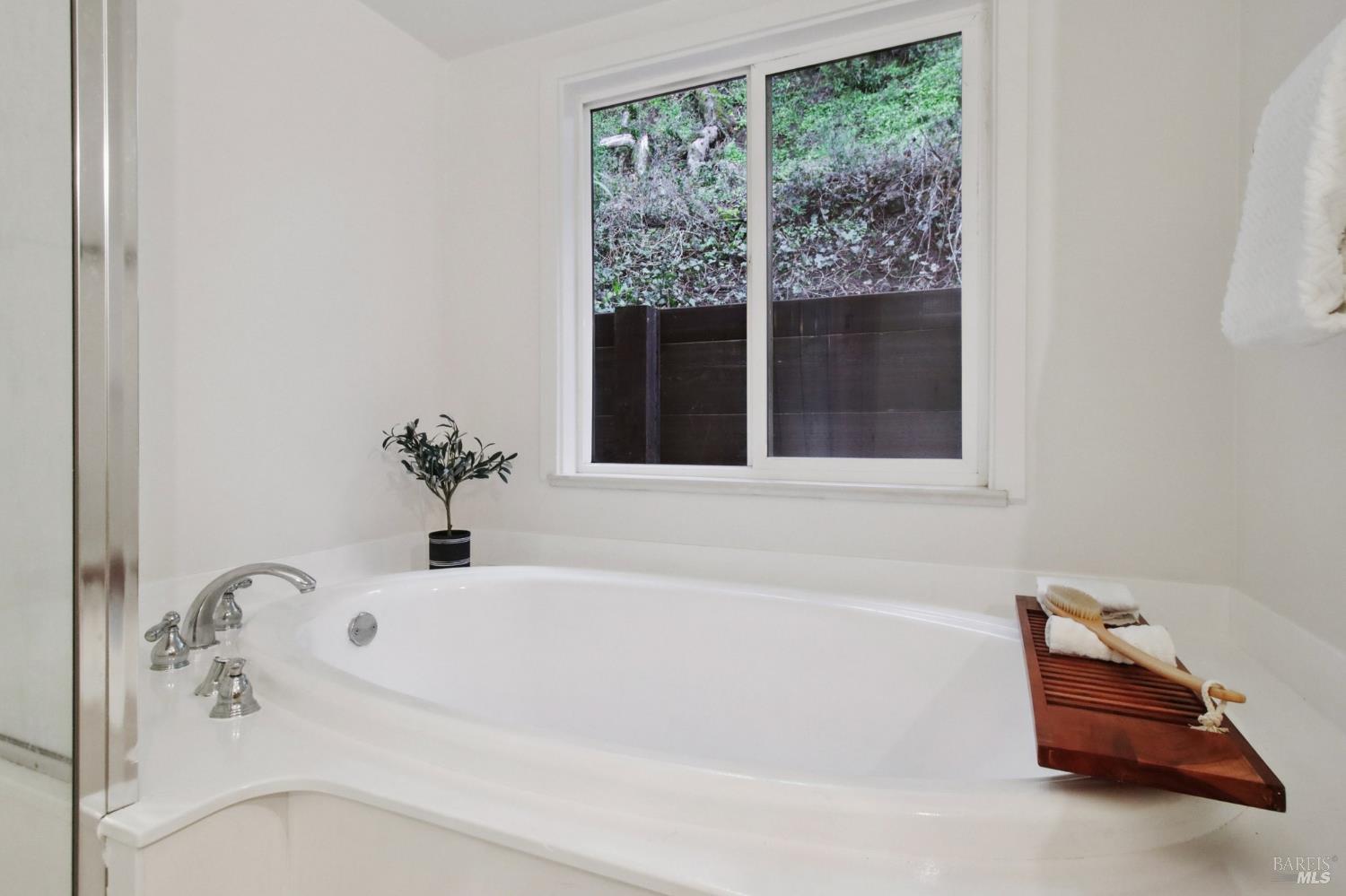 Detail Gallery Image 40 of 69 For 85 La Encinal Unkn, Orinda,  CA 94563 - 2 Beds | 1/1 Baths