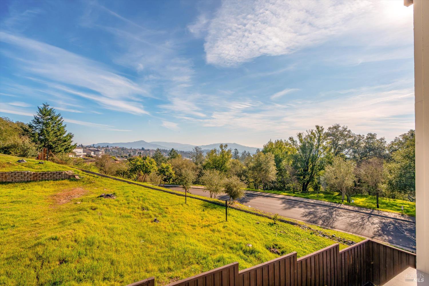 Detail Gallery Image 14 of 60 For 2116 Wedgewood Way, Santa Rosa,  CA 95404 - 4 Beds | 4 Baths