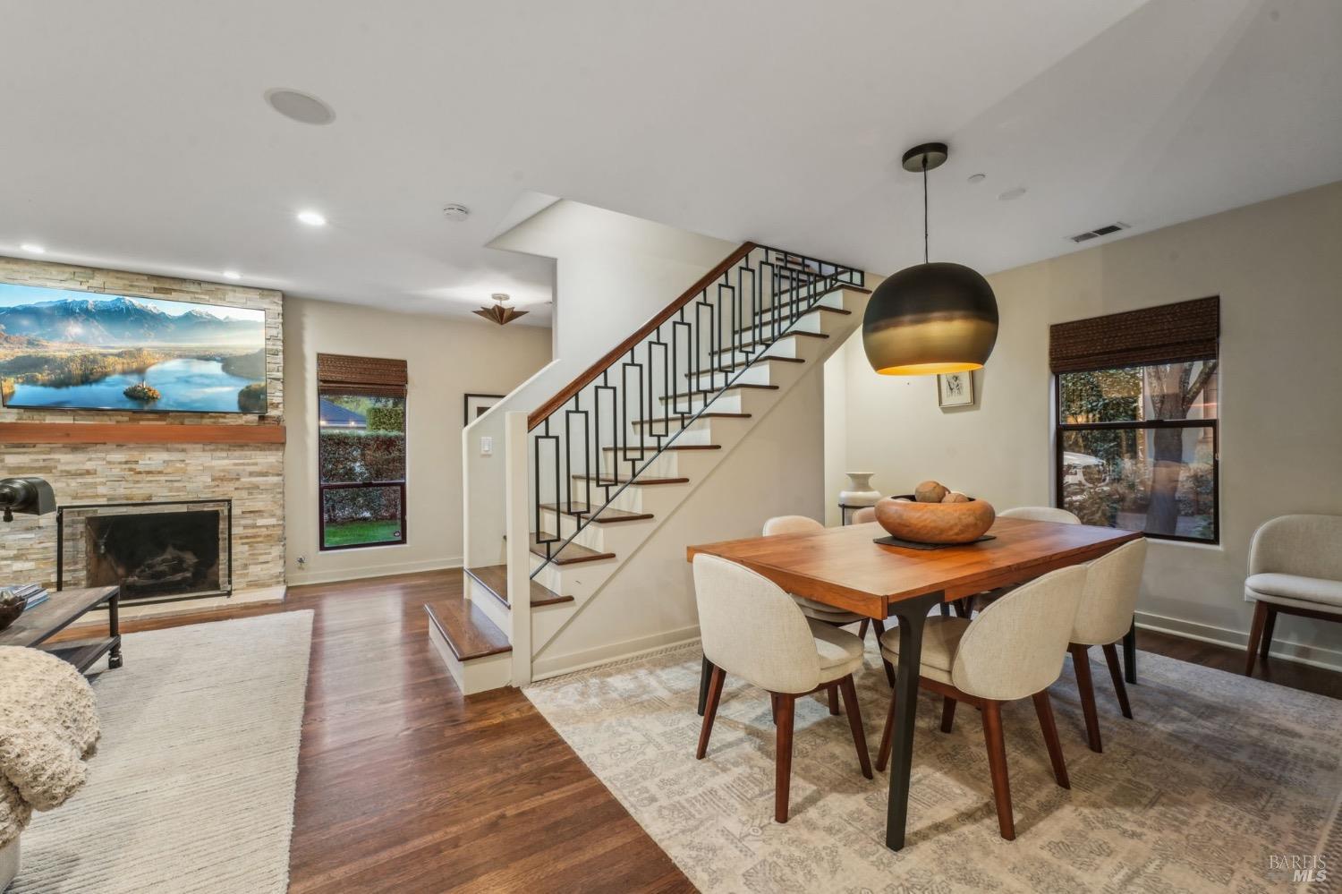 Detail Gallery Image 4 of 50 For 183 France St, Sonoma,  CA 95476 - 4 Beds | 3 Baths