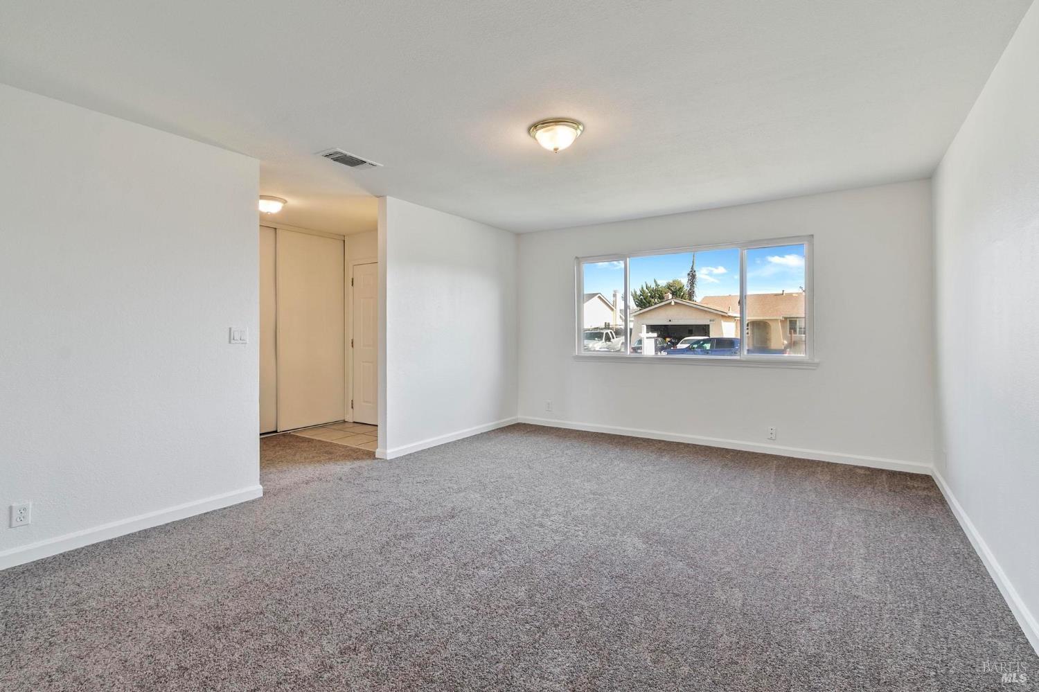 Detail Gallery Image 8 of 37 For 802 Tree Duck Way, Suisun City,  CA 94585 - 4 Beds | 2/1 Baths