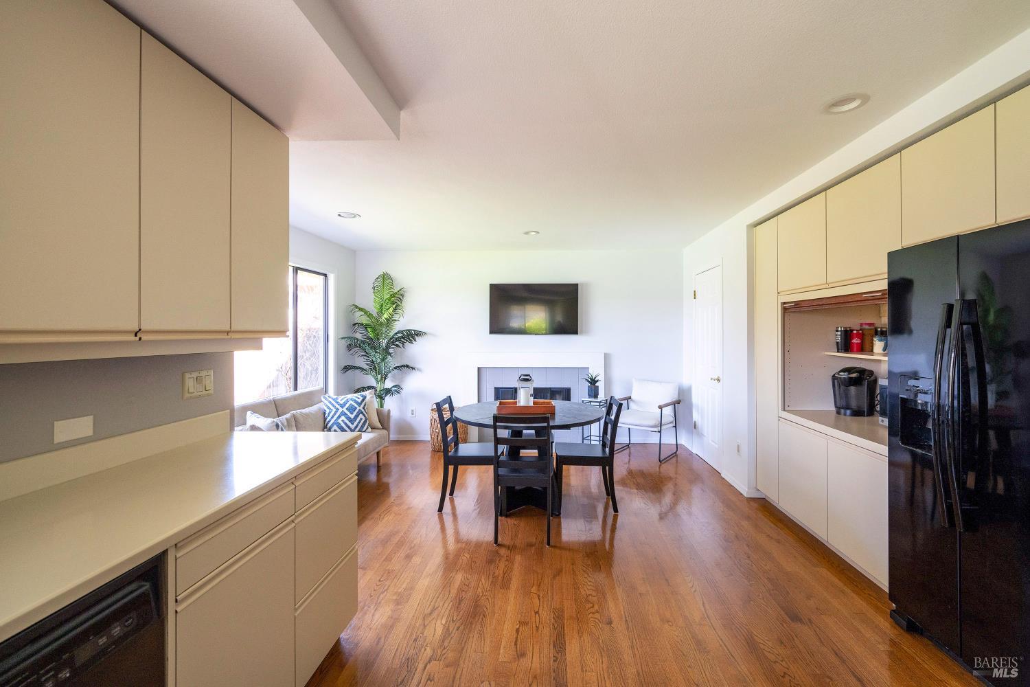 Detail Gallery Image 26 of 51 For 9636 Lakewood Dr, Windsor,  CA 95492 - 2 Beds | 2 Baths