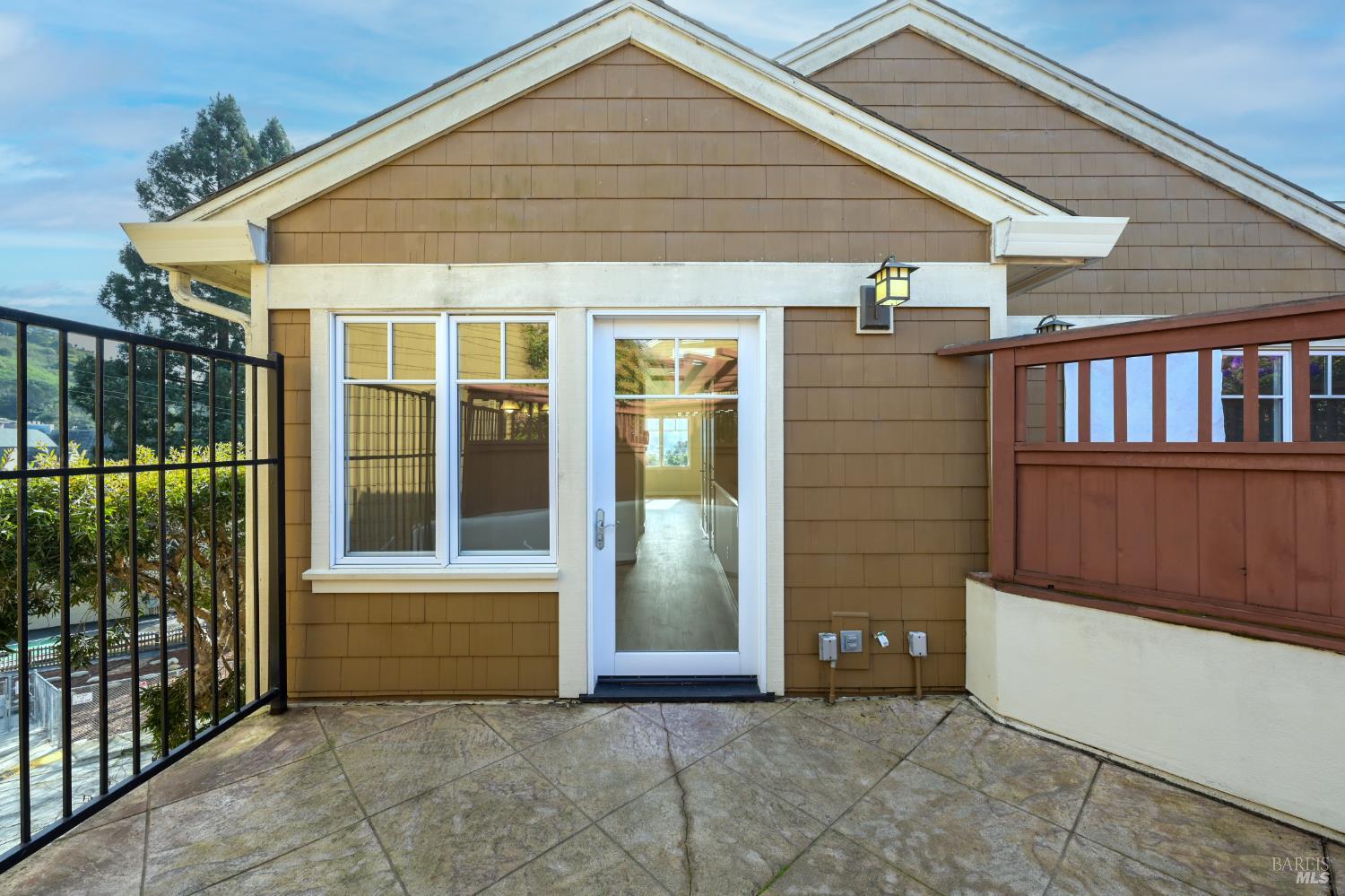 Detail Gallery Image 4 of 13 For 42 Neds Way, Belvedere Tiburon,  CA 94920 - 2 Beds | 1/1 Baths