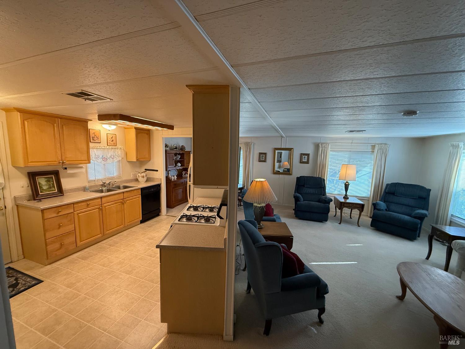 Detail Gallery Image 9 of 22 For 82 Charro Dr, Santa Rosa,  CA 95401 - 2 Beds | 2 Baths