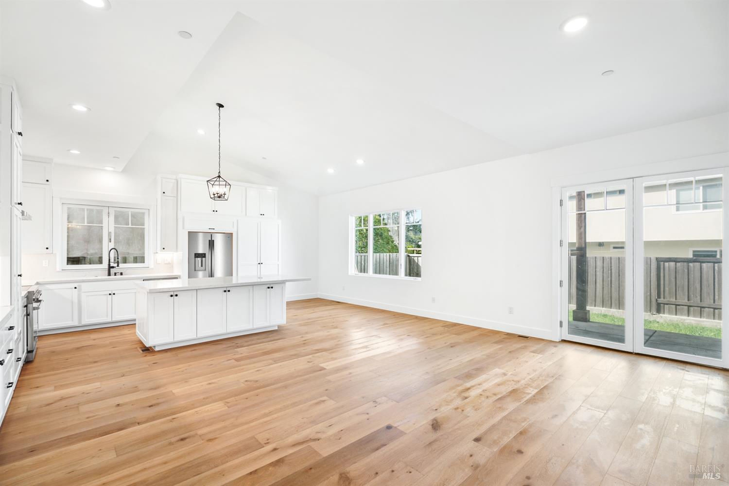 Detail Gallery Image 4 of 28 For 320 Cecile Ct, Napa,  CA 94558 - 3 Beds | 2/1 Baths