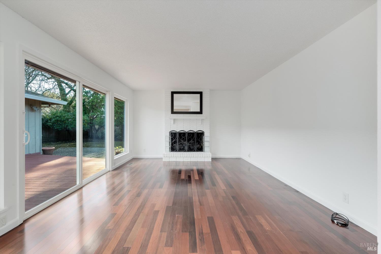 Detail Gallery Image 11 of 35 For 5330 Marit Dr, Santa Rosa,  CA 95409 - 3 Beds | 2/1 Baths