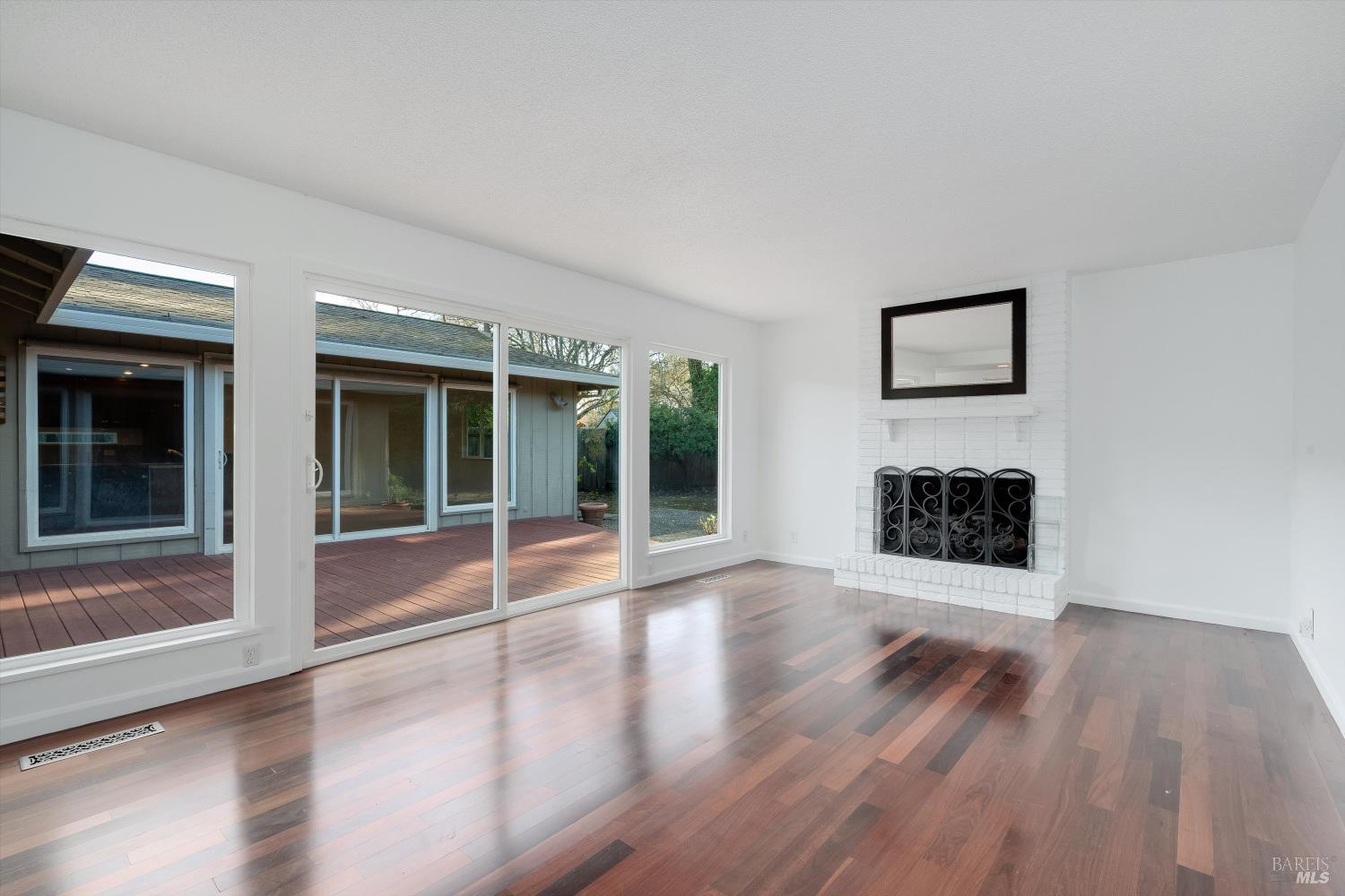 Detail Gallery Image 12 of 35 For 5330 Marit Dr, Santa Rosa,  CA 95409 - 3 Beds | 2/1 Baths