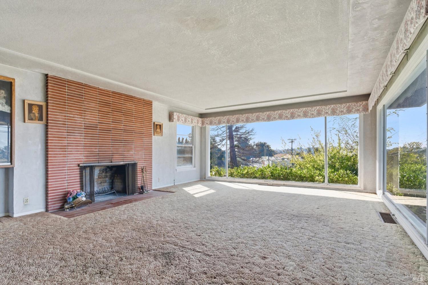 Detail Gallery Image 13 of 16 For 2 El Camino Real Unkn, Vallejo,  CA 94590 - 6 Beds | 2/1 Baths