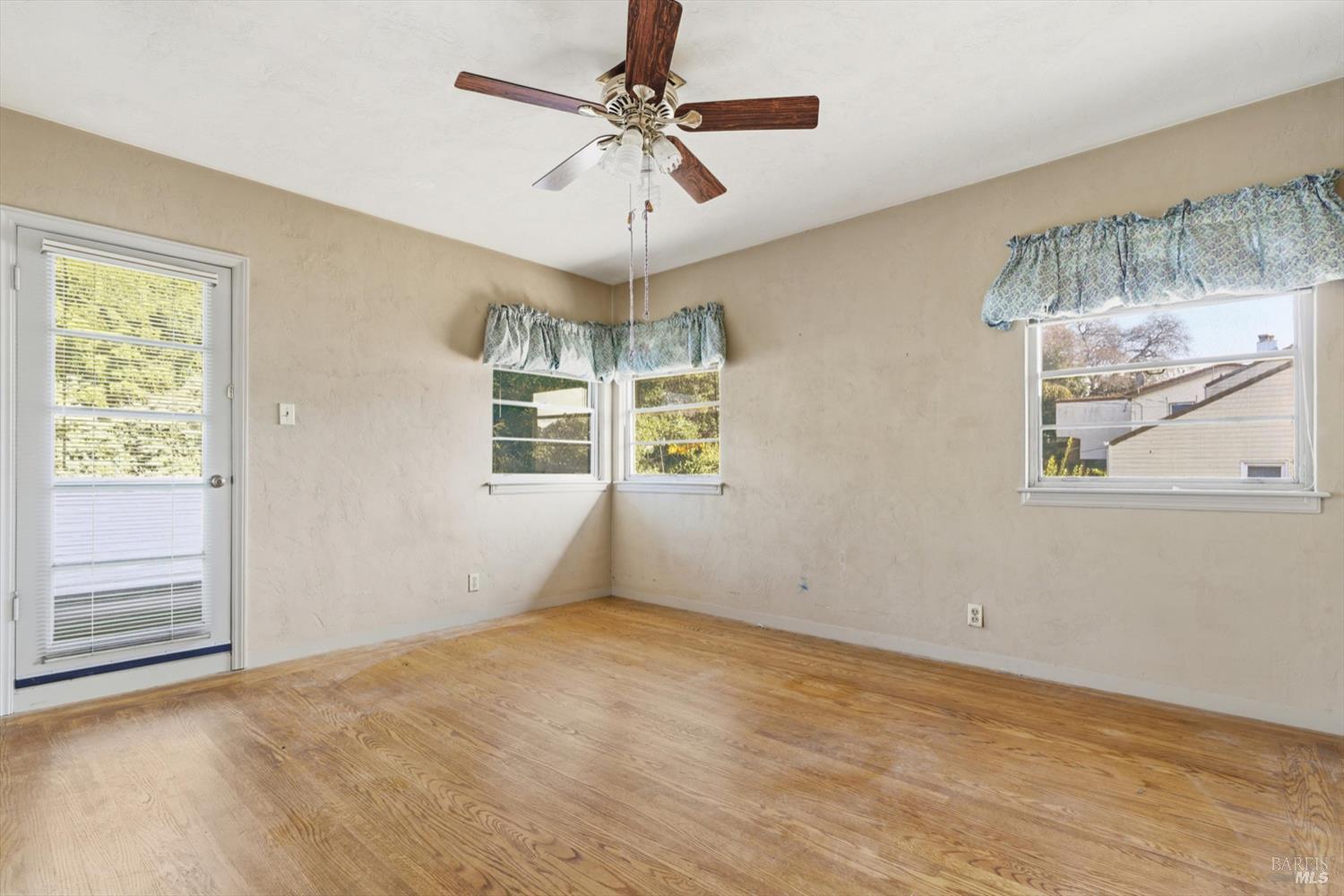 Detail Gallery Image 11 of 16 For 2 El Camino Real Unkn, Vallejo,  CA 94590 - 6 Beds | 2/1 Baths