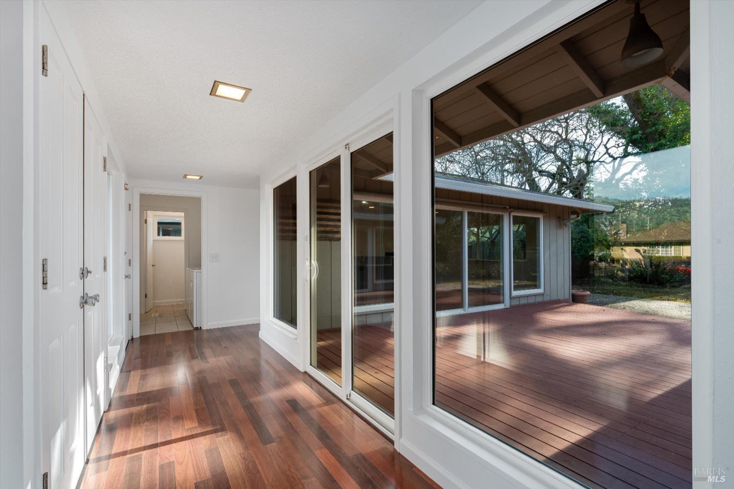 Detail Gallery Image 4 of 35 For 5330 Marit Dr, Santa Rosa,  CA 95409 - 3 Beds | 2/1 Baths