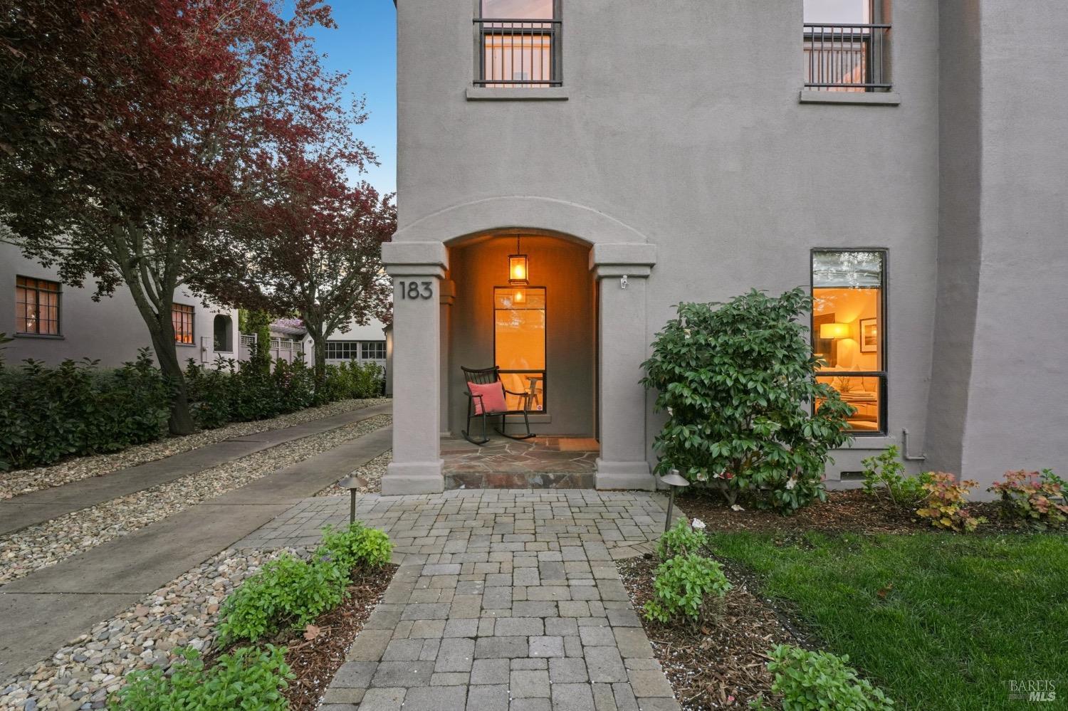 Detail Gallery Image 11 of 50 For 183 France St, Sonoma,  CA 95476 - 4 Beds | 3 Baths