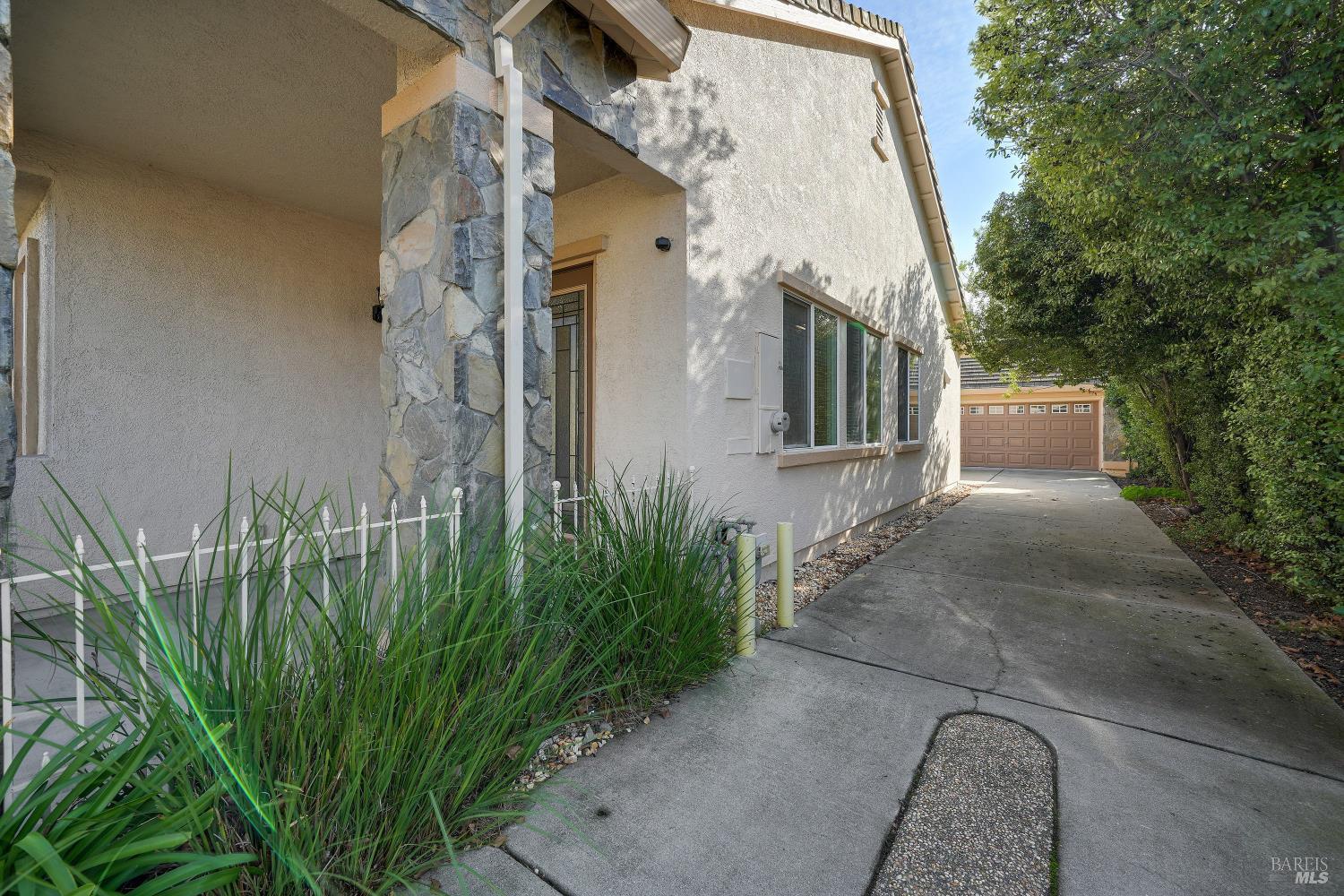 Detail Gallery Image 4 of 33 For 1651 Little Rock Cir, Suisun City,  CA 94585 - 3 Beds | 2 Baths