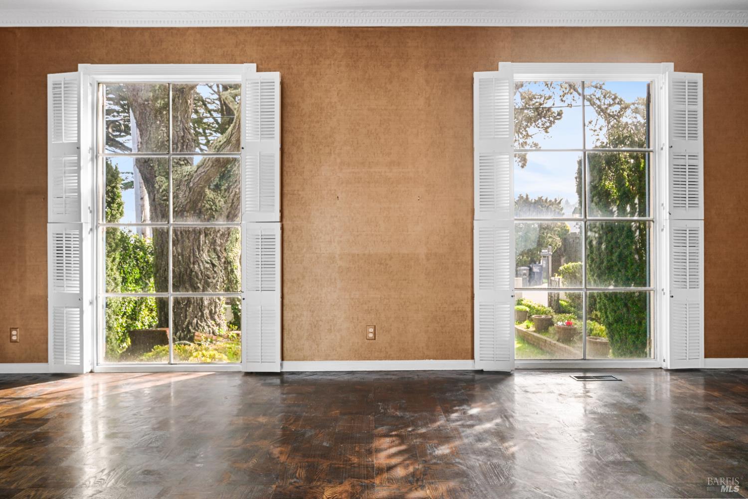 Detail Gallery Image 9 of 51 For 102 Cloud View Rd, Sausalito,  CA 94965 - 2 Beds | 1 Baths