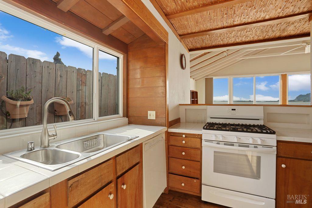 Detail Gallery Image 27 of 57 For 34 Sandy Beach Rd, Vallejo,  CA 94590 - 2 Beds | 2 Baths