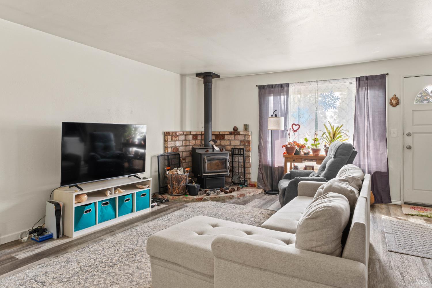 Detail Gallery Image 3 of 22 For 28060 Poppy Dr, Willits,  CA 95490 - 2 Beds | 1 Baths