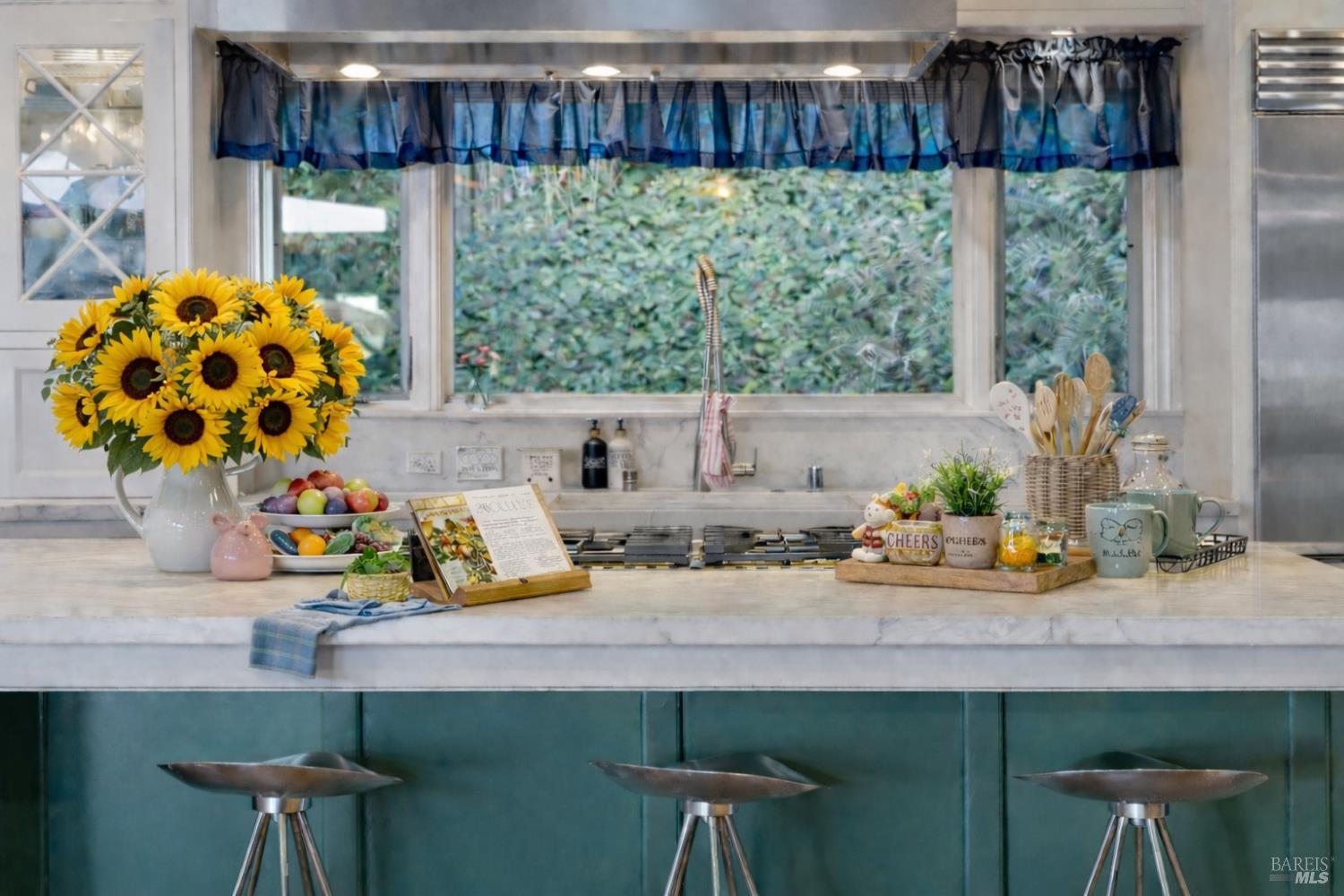 Detail Gallery Image 16 of 60 For 223 Evergreen Dr, Kentfield,  CA 94904 - 5 Beds | 4 Baths