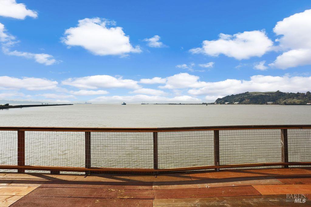 Detail Gallery Image 13 of 57 For 34 Sandy Beach Rd, Vallejo,  CA 94590 - 2 Beds | 2 Baths