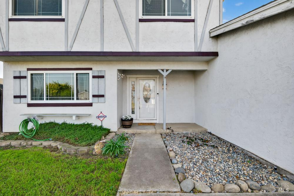 Detail Gallery Image 4 of 53 For 1355 W F St, Dixon,  CA 95620 - 4 Beds | 2/1 Baths