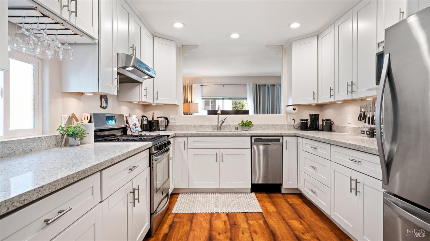 Detail Gallery Image 3 of 42 For 123 Ensenada Dr, Novato,  CA 94949 - 2 Beds | 2 Baths