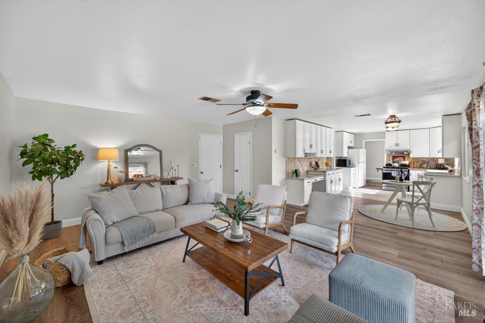 Detail Gallery Image 17 of 53 For 1355 W F St, Dixon,  CA 95620 - 4 Beds | 2/1 Baths