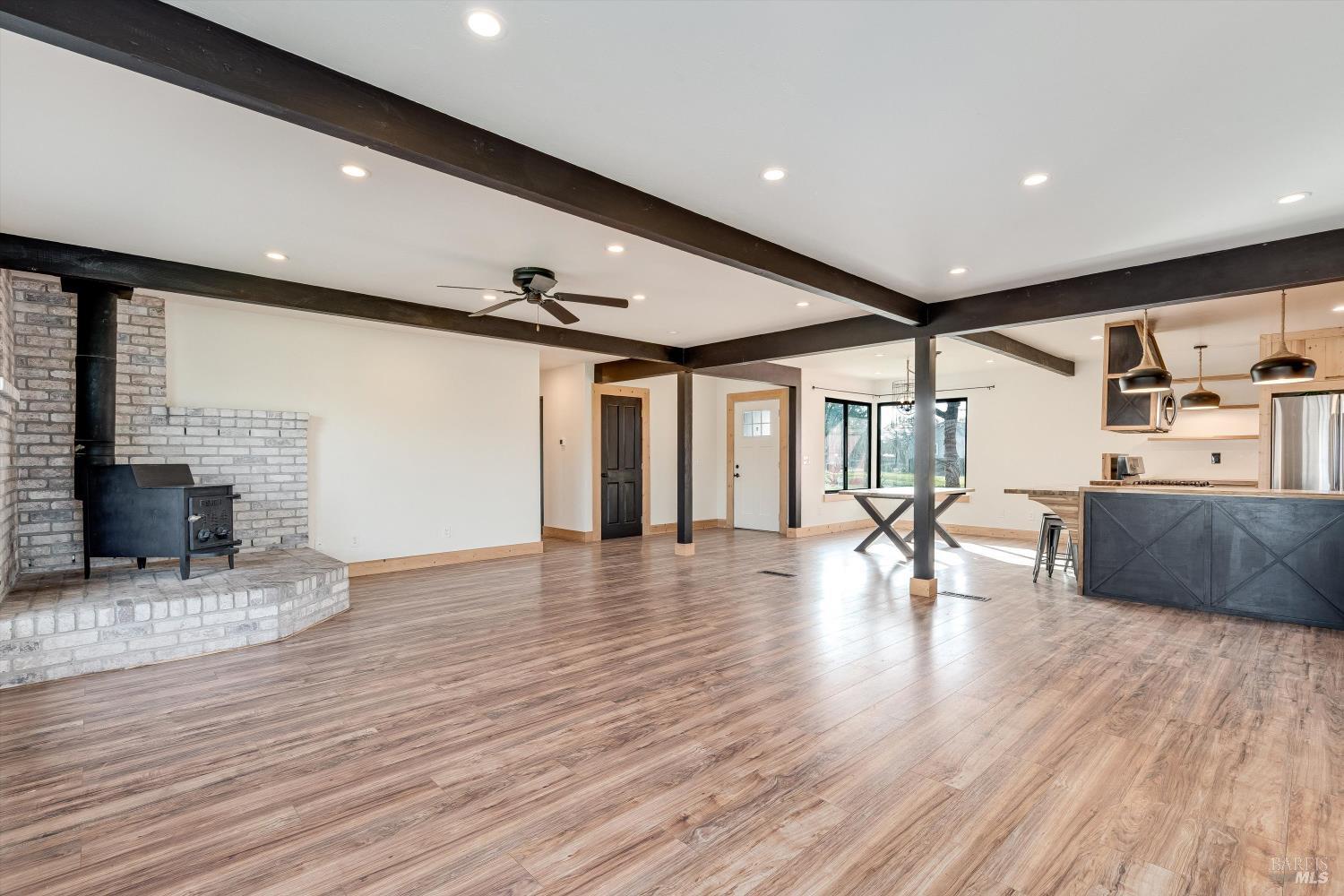 Detail Gallery Image 10 of 48 For 985 Gumview Rd, Windsor,  CA 95492 - – Beds | – Baths