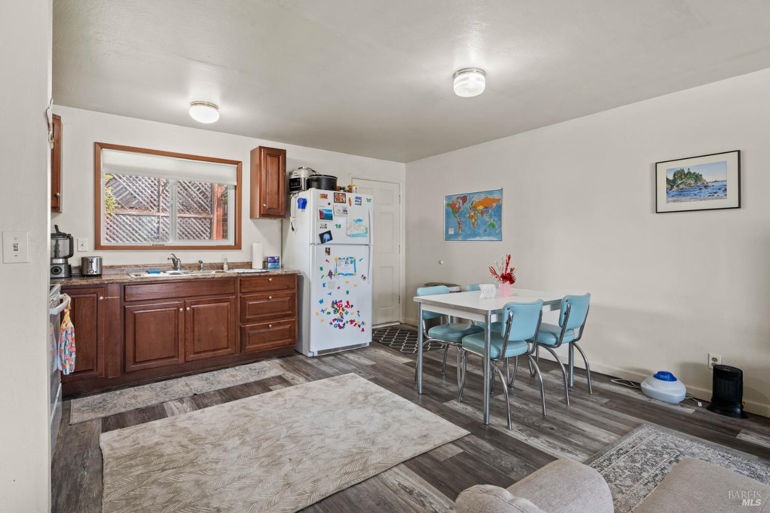 Detail Gallery Image 5 of 22 For 28060 Poppy Dr, Willits,  CA 95490 - 2 Beds | 1 Baths