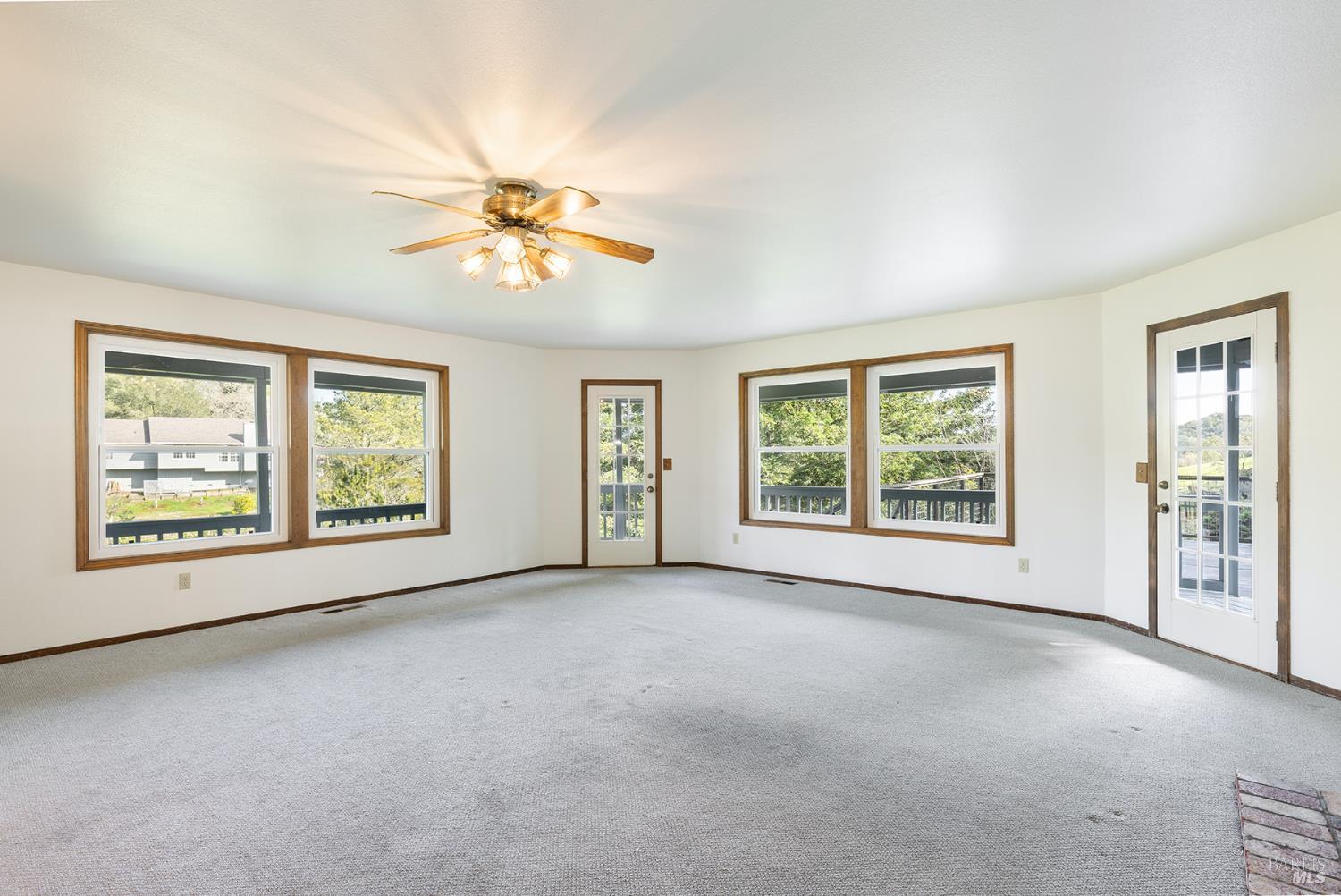 Detail Gallery Image 16 of 52 For 324 Burgundy Rd, Healdsburg,  CA 95448 - 3 Beds | 2/1 Baths