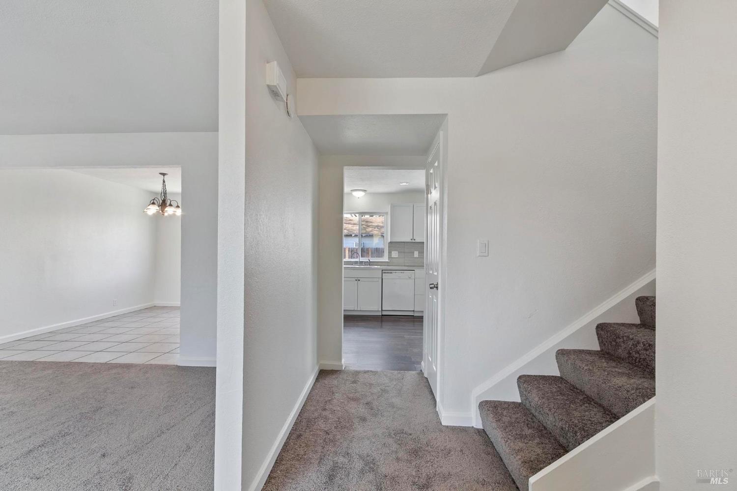 Detail Gallery Image 4 of 37 For 802 Tree Duck Way, Suisun City,  CA 94585 - 4 Beds | 2/1 Baths