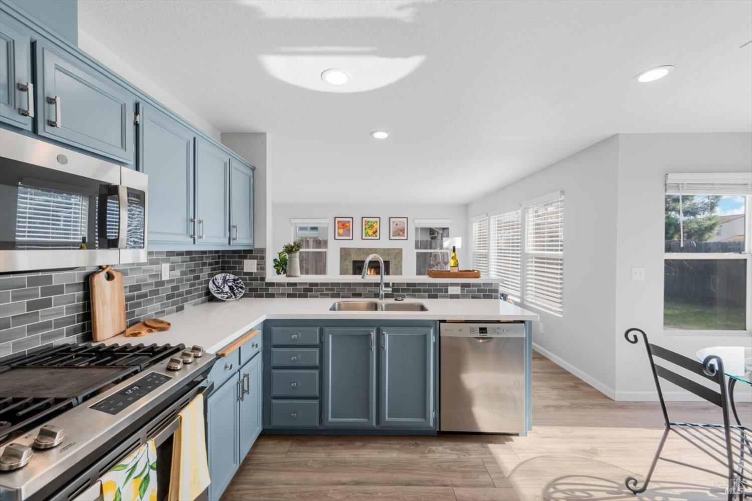 Detail Gallery Image 8 of 47 For 250 Somerville Dr, Vacaville,  CA 95687 - 4 Beds | 2/1 Baths