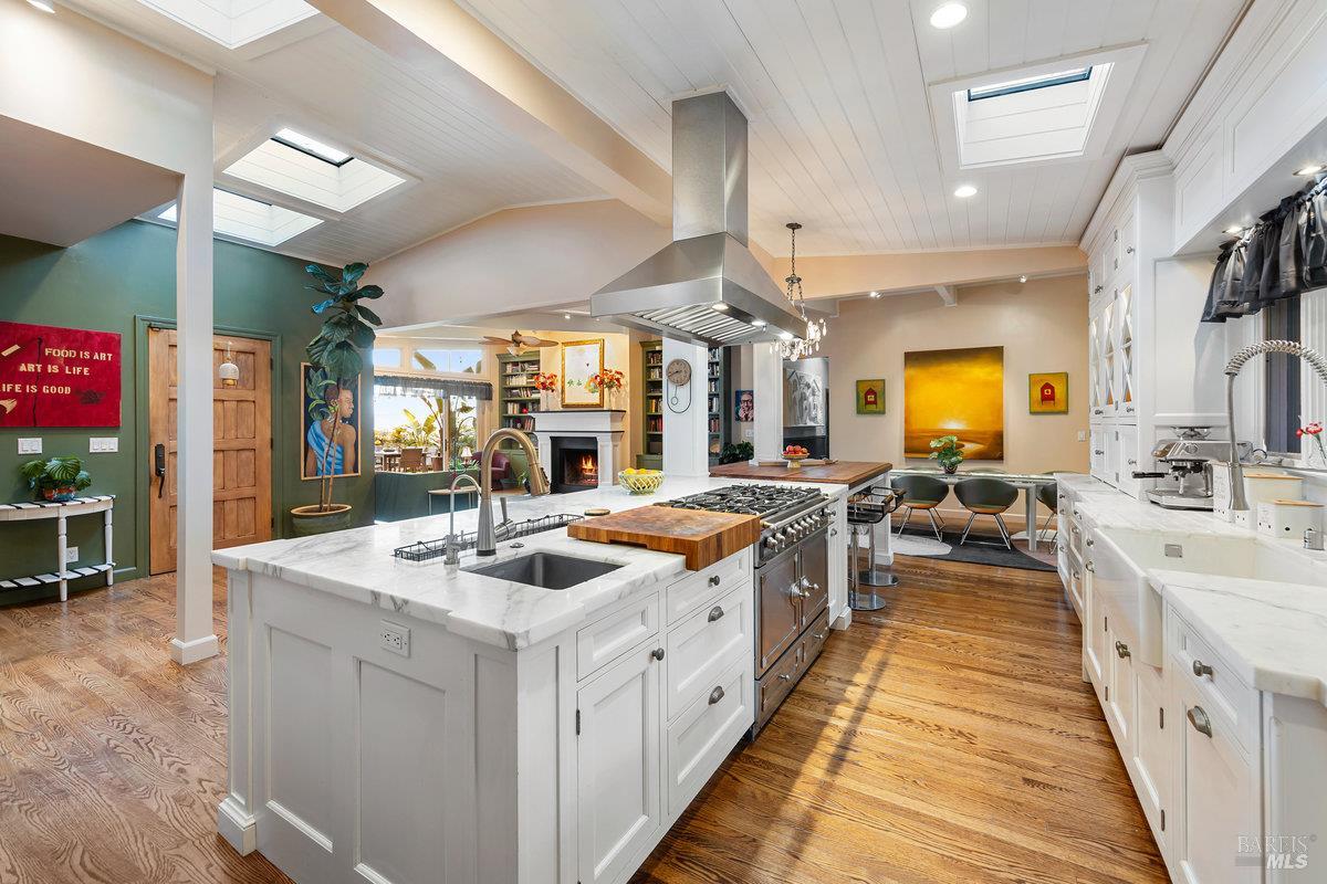 Detail Gallery Image 14 of 60 For 223 Evergreen Dr, Kentfield,  CA 94904 - 5 Beds | 4 Baths