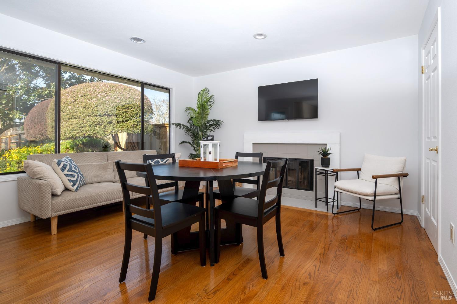 Detail Gallery Image 23 of 51 For 9636 Lakewood Dr, Windsor,  CA 95492 - 2 Beds | 2 Baths