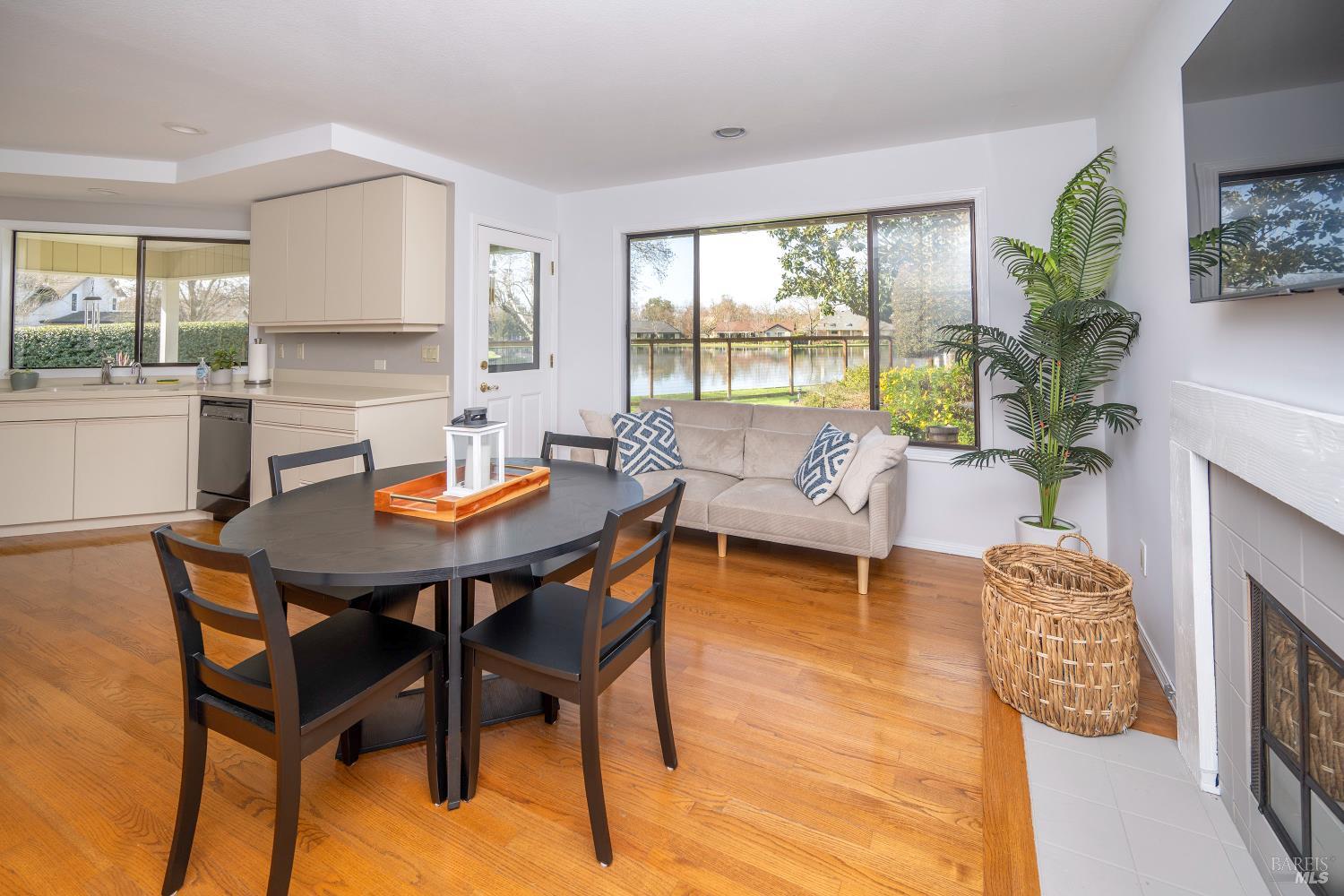 Detail Gallery Image 24 of 51 For 9636 Lakewood Dr, Windsor,  CA 95492 - 2 Beds | 2 Baths