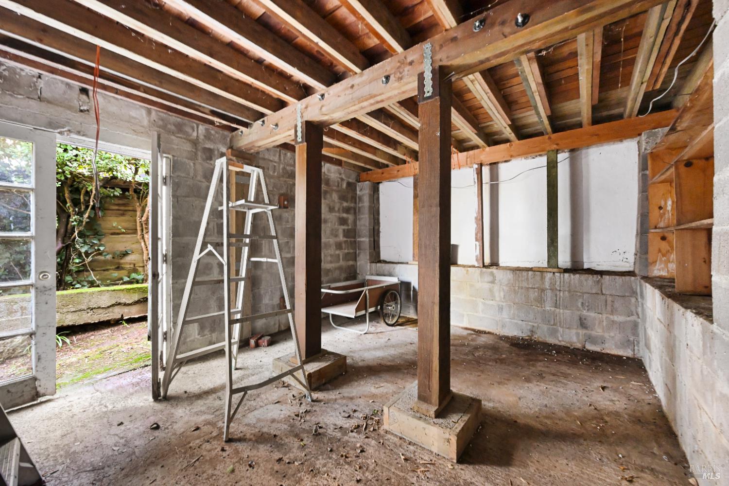 Detail Gallery Image 34 of 51 For 102 Cloud View Rd, Sausalito,  CA 94965 - 2 Beds | 1 Baths