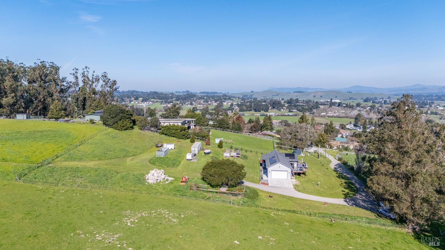 Detail Gallery Image 8 of 48 For 268 Eucalyptus Rd, Petaluma,  CA 94952 - 2 Beds | 2 Baths