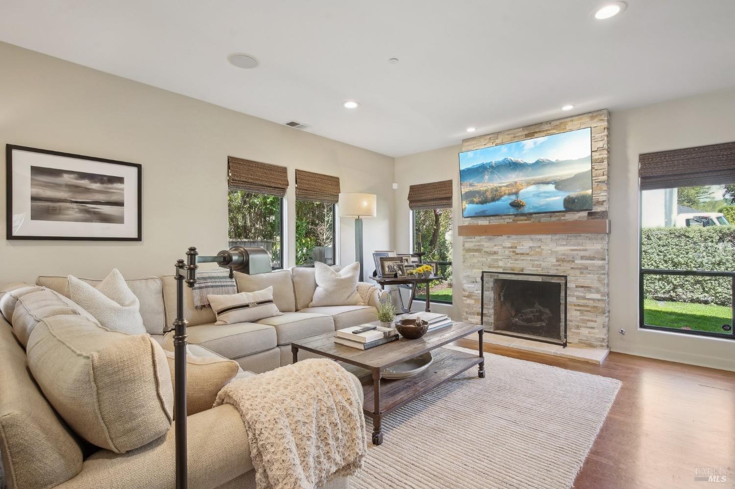 Detail Gallery Image 13 of 50 For 183 France St, Sonoma,  CA 95476 - 4 Beds | 3 Baths