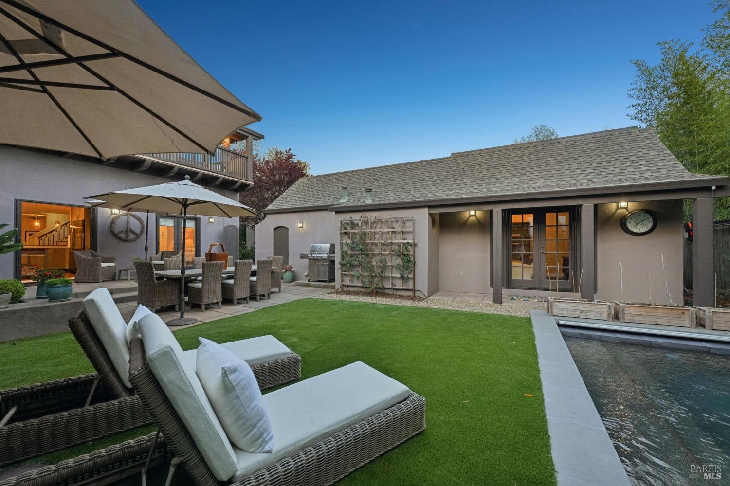 Detail Gallery Image 8 of 50 For 183 France St, Sonoma,  CA 95476 - 4 Beds | 3 Baths