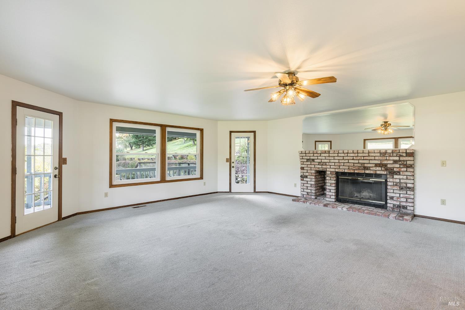 Detail Gallery Image 6 of 52 For 324 Burgundy Rd, Healdsburg,  CA 95448 - 3 Beds | 2/1 Baths