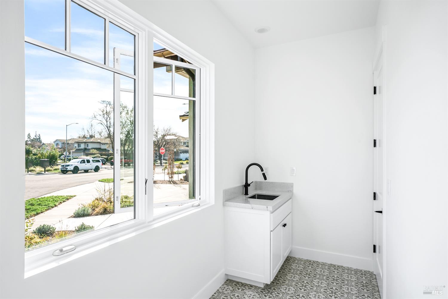 Detail Gallery Image 12 of 28 For 320 Cecile Ct, Napa,  CA 94558 - 3 Beds | 2/1 Baths