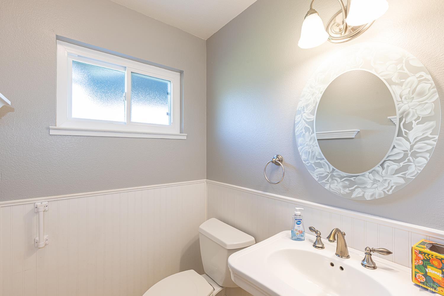 Detail Gallery Image 25 of 52 For 324 Burgundy Rd, Healdsburg,  CA 95448 - 3 Beds | 2/1 Baths