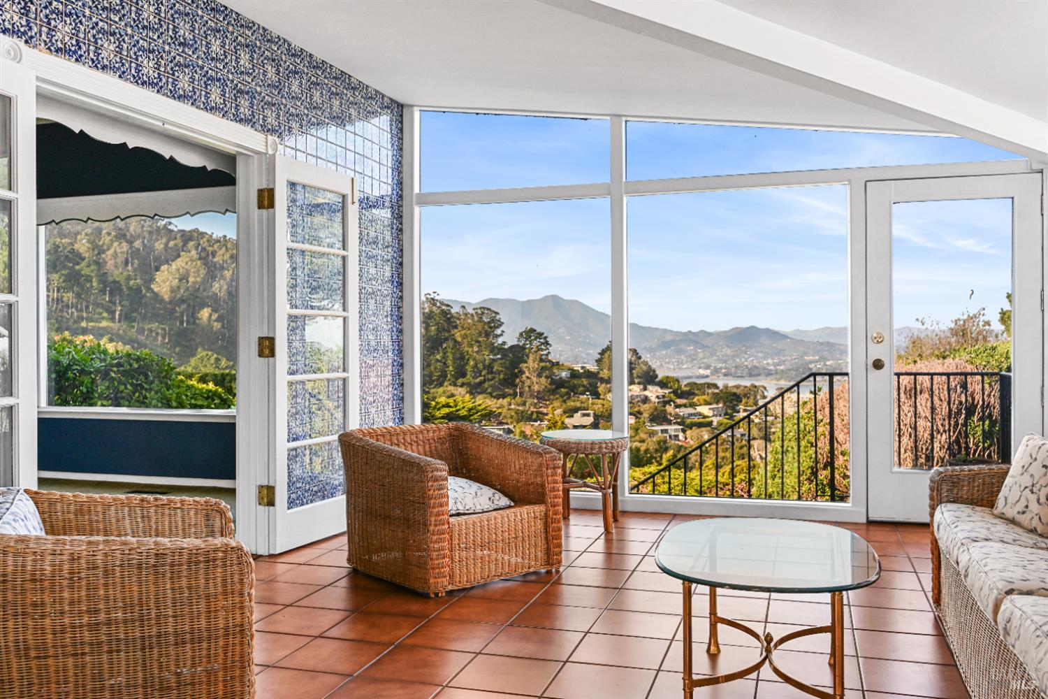 Detail Gallery Image 12 of 51 For 102 Cloud View Rd, Sausalito,  CA 94965 - 2 Beds | 1 Baths