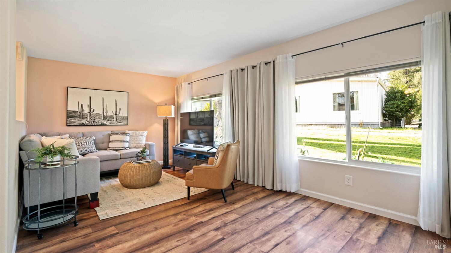 Detail Gallery Image 4 of 42 For 123 Ensenada Dr, Novato,  CA 94949 - 2 Beds | 2 Baths