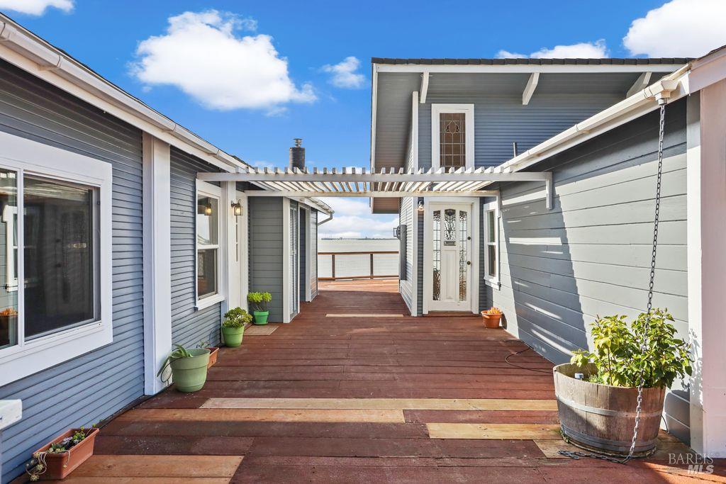 Detail Gallery Image 10 of 57 For 34 Sandy Beach Rd, Vallejo,  CA 94590 - 2 Beds | 2 Baths