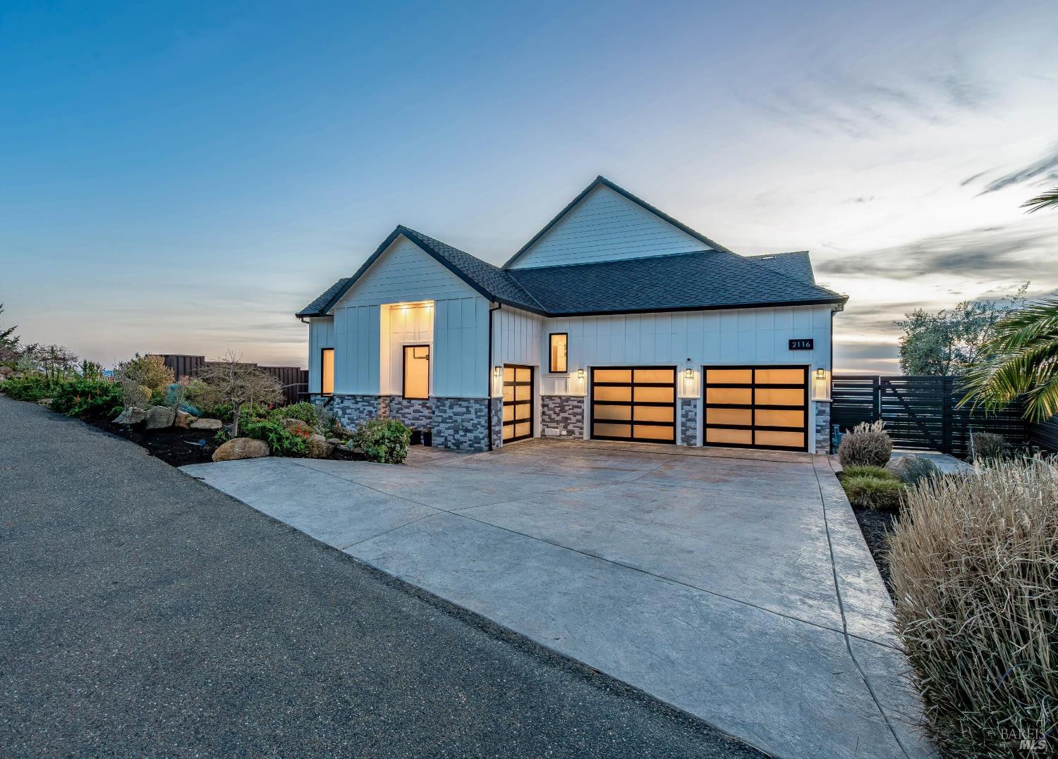 Detail Gallery Image 3 of 60 For 2116 Wedgewood Way, Santa Rosa,  CA 95404 - 4 Beds | 4 Baths