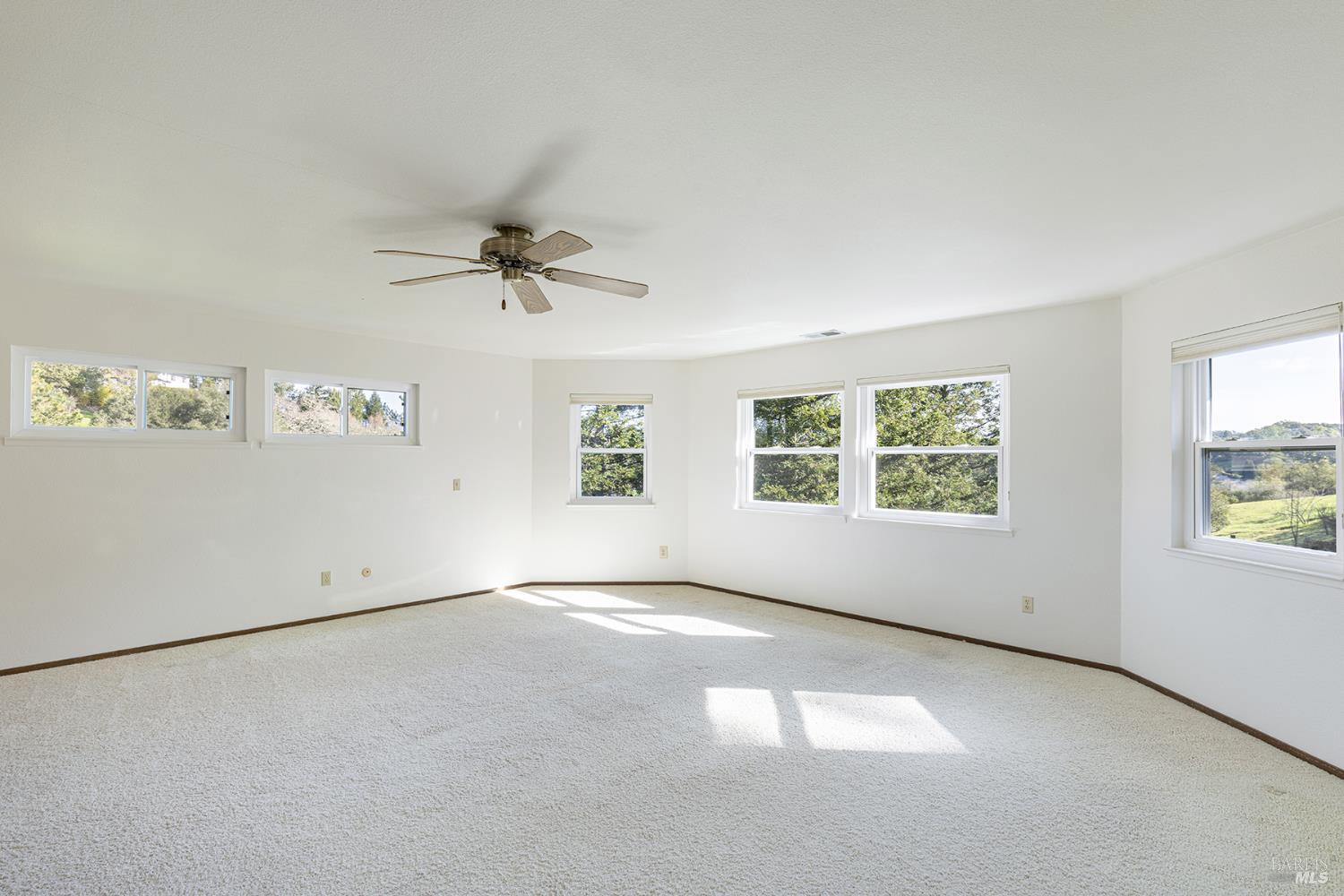 Detail Gallery Image 27 of 52 For 324 Burgundy Rd, Healdsburg,  CA 95448 - 3 Beds | 2/1 Baths