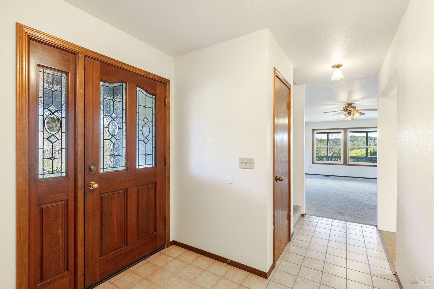 Detail Gallery Image 13 of 52 For 324 Burgundy Rd, Healdsburg,  CA 95448 - 3 Beds | 2/1 Baths