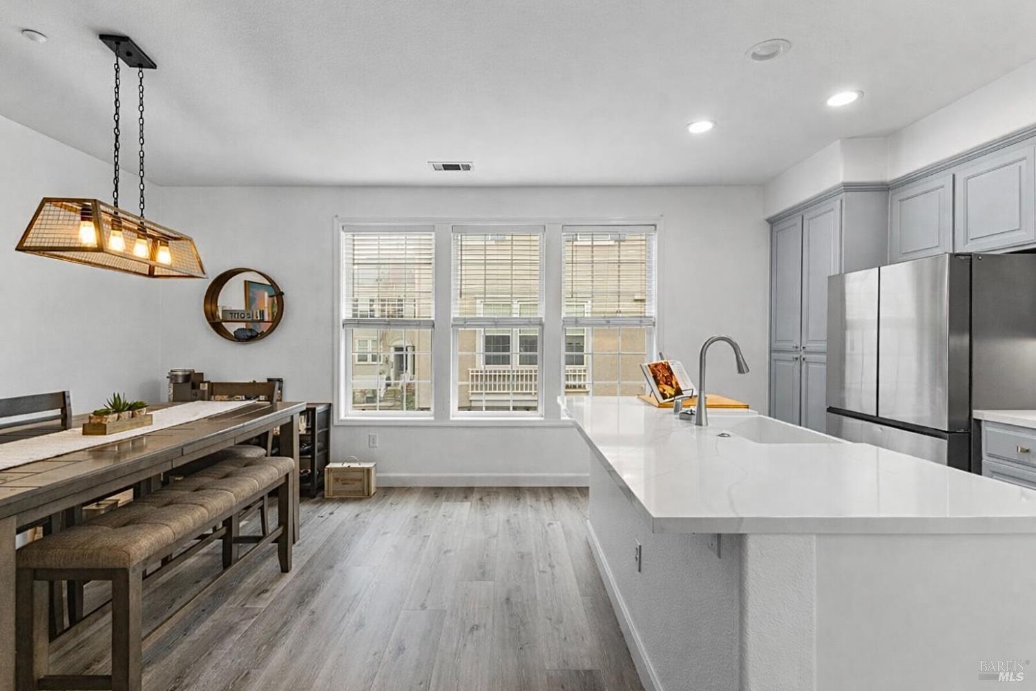 Detail Gallery Image 12 of 37 For 3710 Central Pkwy, Dublin,  CA 94568 - 4 Beds | 3/1 Baths